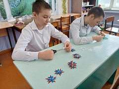 Полоцкие школьники сделали обереги для бойцов СВО