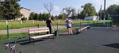 Депутаты сельского Совета провели субботник на детской площадке