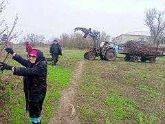 Жители Воронино дружно вышли на субботник