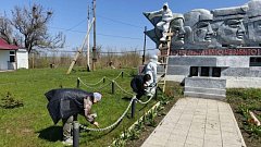 «Первые» привели в порядок памятник участникам Великой Отечественной войны