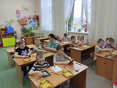 Дошкольники сделали поделки на космическую тему