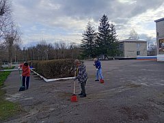 В Краснознаменском прошел очередной субботник