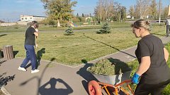 В Святославке продолжается месячник по благоустройству