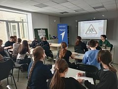 Ученики Самойловской средней школы стали участниками «Академии дорожного движения»