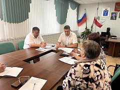 Депутат облдумы Алексей Кольцов провел прием на площадке администрации Самойловского муниципального района