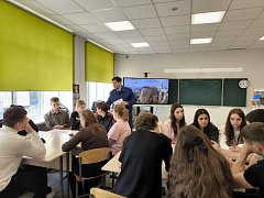 «Воспитание патриотизма у молодежи»: Самойловской средней школе прошла викторина для старшеклассников