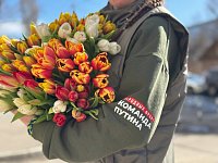 Саратовские активисты поздравили женщин-волонтёров и семьи героев с наступающим 8 Марта 