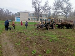 Жители Воронино дружно вышли на субботник