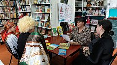 «Театр народов мира: стихи в национальных костюмах»