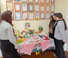 Выставка «Пасхальная радуга» радует своими красками