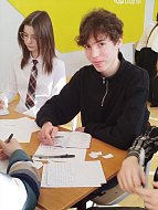 Школьники региона проверили свои знания в интеллектуальной игре «Что? Где? Когда?»