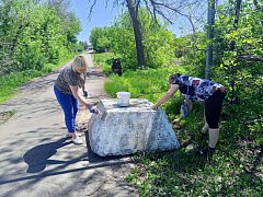Сельчане навели порядок в центре поселка