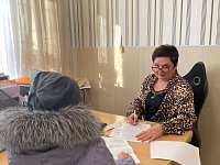 Граждан консультировали по юридическим вопросам