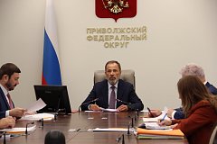 Игорь Комаров провел совещание с главами регионов округа