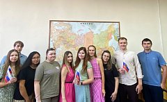 Под знаменем единства: саратовский Роскадастр отметил День Государственного флага