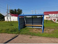 В Полтавке появился новый остановочный павильон