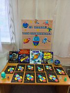 Дошкольники сделали поделки на космическую тему