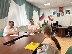 Депутат облдумы Алексей Кольцов провел прием на площадке администрации Самойловского муниципального района