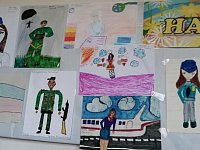 Дети нарисовали профессии своих родителей