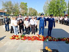 В р.п. Самойловке прошёл митинг в честь Великой Победы