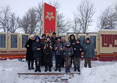 В Полоцком школьники возложили цветы к памятнику землякам-героям 