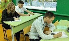 Полоцкие школьники сделали обереги для бойцов СВО