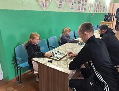 В турнире по шашкам дети соревновались с отцами