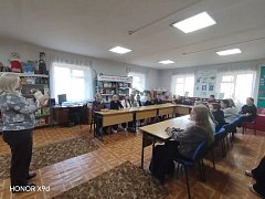 «Профессия вечная – библиотечная»: школьники побывали в сельской библиотеке