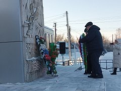 Цветы – в память о победе под Сталинградом